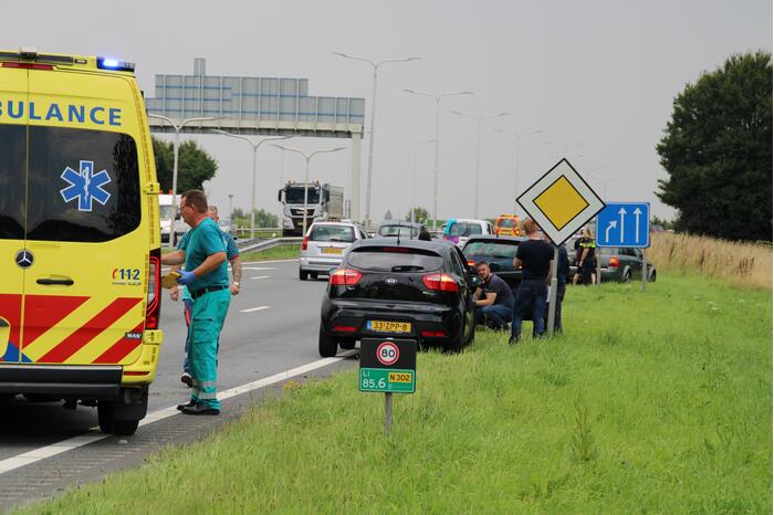 Vier auto's betrokken bij kop-staart botsing