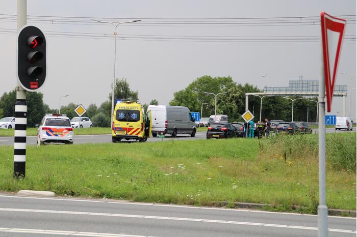 Vier auto's betrokken bij kop-staart botsing
