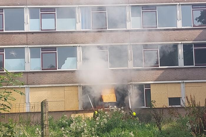 Veel rookontwikkeling door brand in appartement