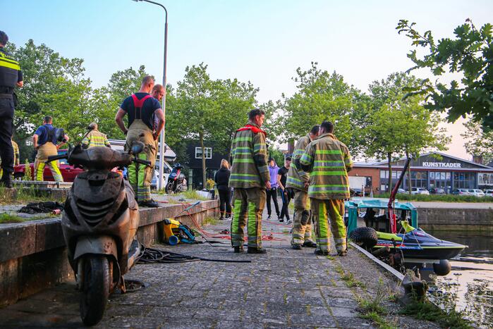 Magneetvissers vinden scooter en quad