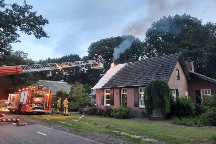 Veel rookontwikkeling door schoorsteenbrand