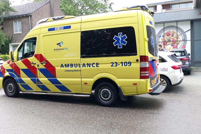 Twee opzittende van fiets gewond bij aanrijding met auto