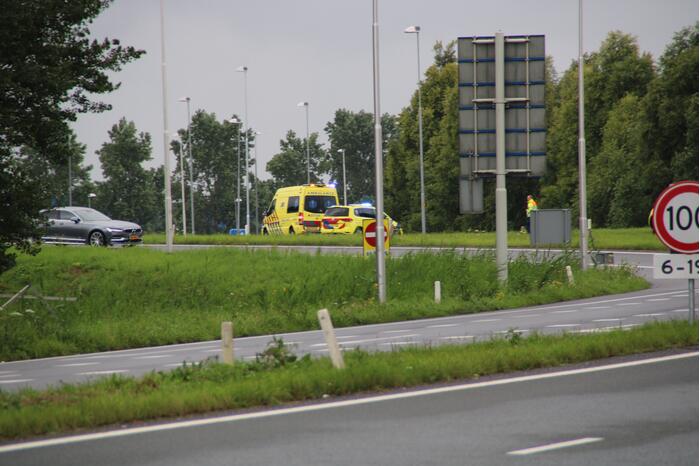 Traumahelikopter landt op de snelweg