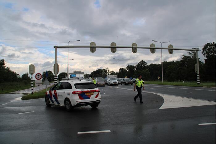 Traumahelikopter landt op de snelweg