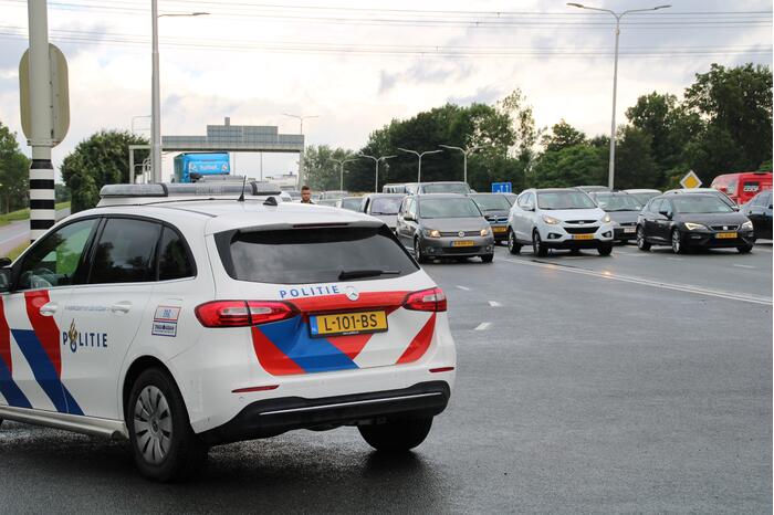 Traumahelikopter landt op de snelweg