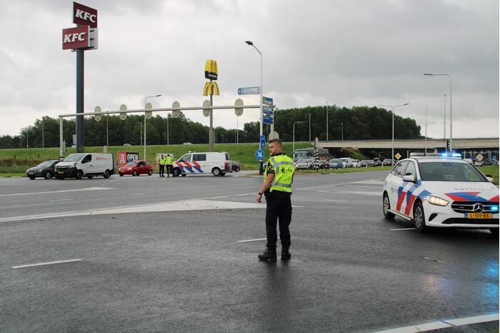 Traumahelikopter landt op de snelweg