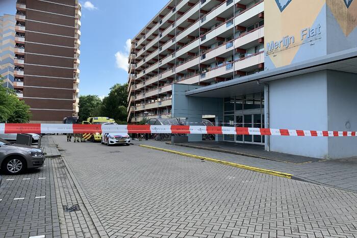 Gebied bij flat afgezet door incident