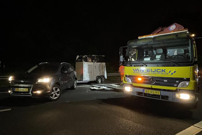 Paard ontsnapt op snelweg na ongeval