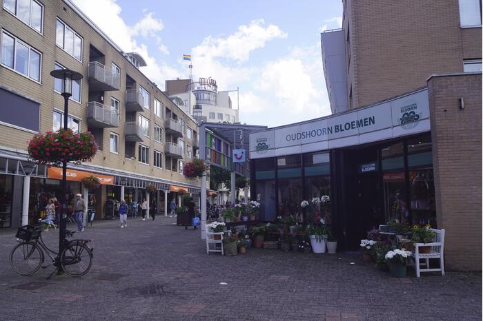 Winkelcentrum Emiclaer hijst regenboogvlag