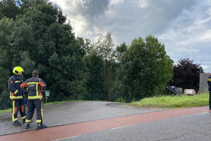 Rook uit schoorsteen van woning