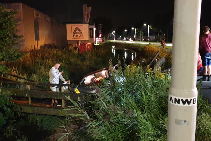Bestuurder belandt met auto bijna in sloot