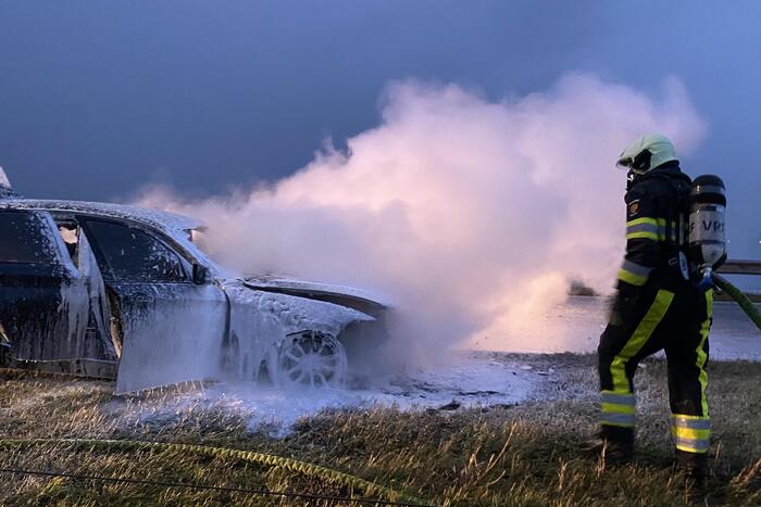 Voertuig in brand op Rijksweg