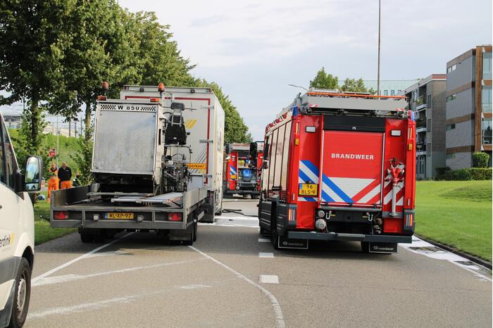 Brand onder vrachtwagen snel geblust