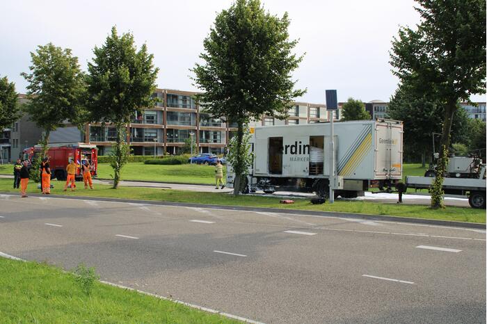 Brand onder vrachtwagen snel geblust
