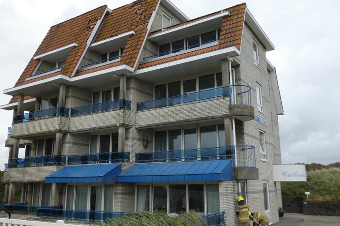 Windvlaag zorgt voor schade aan dak