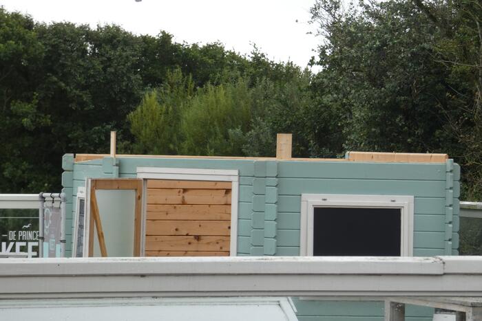 Windvlaag zorgt voor schade aan dak