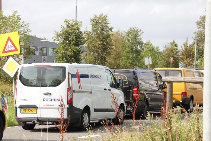 Kettingbotsing tussen vier bestelbussen