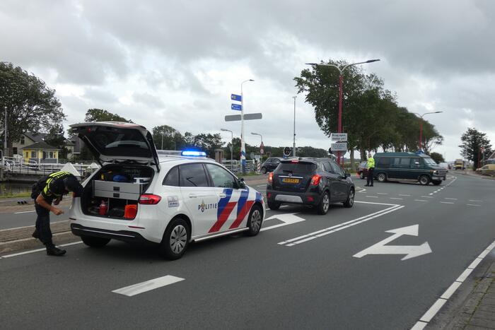 Verkeershinder door ongeval tussen personenauto en bus