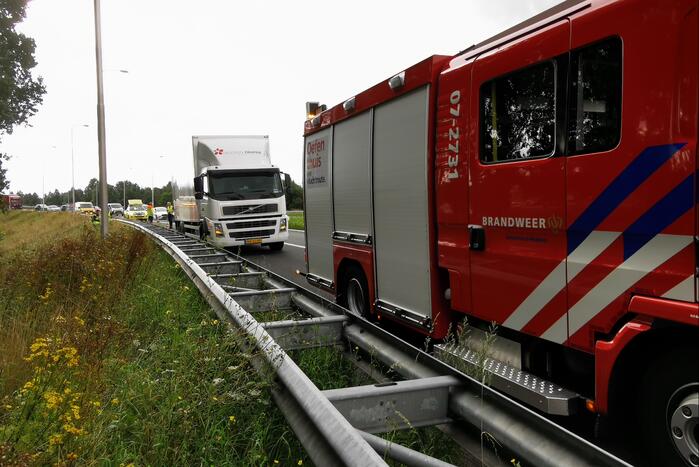 Achteras vrachtwagen vat vlam