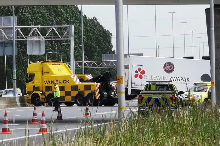 Achteras vrachtwagen vat vlam