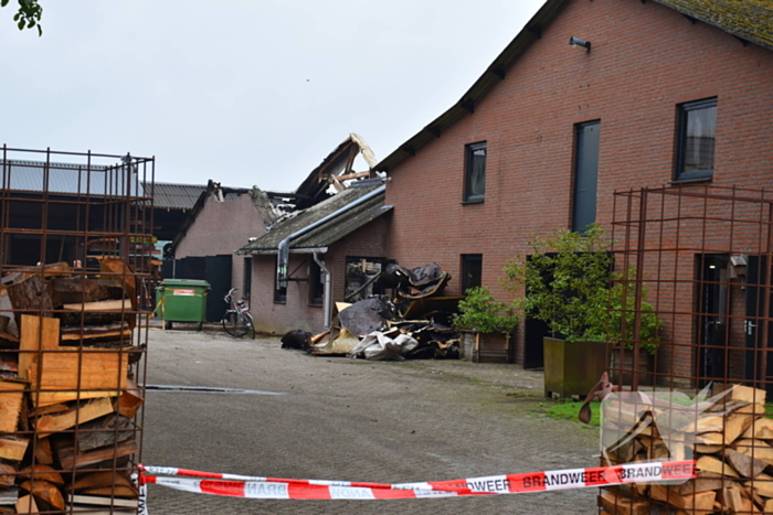 Zeer grote uitslaande brand in loods