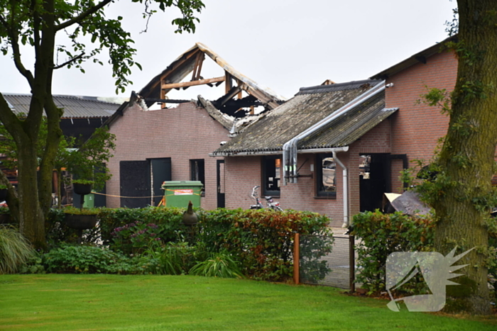 Zeer grote uitslaande brand in loods