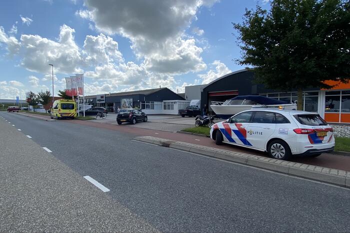 Bestuurder bromfiets gewond bij botsing met auto
