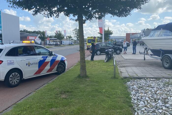 Bestuurder bromfiets gewond bij botsing met auto