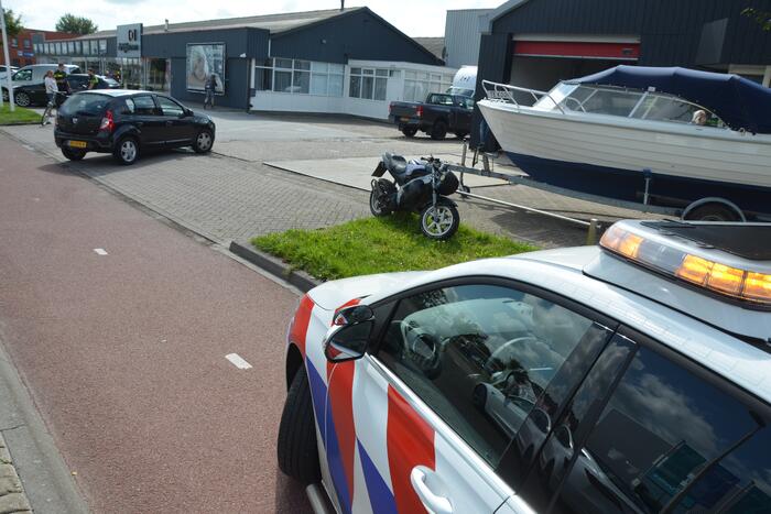 Bestuurder bromfiets gewond bij botsing met auto