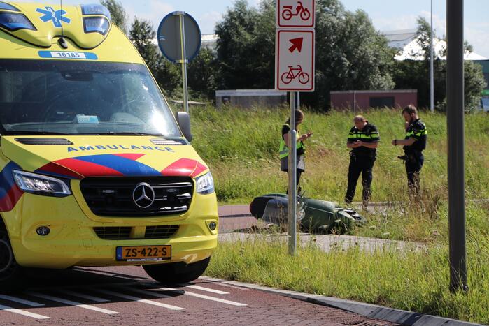 Scooterrijder geschept door auto