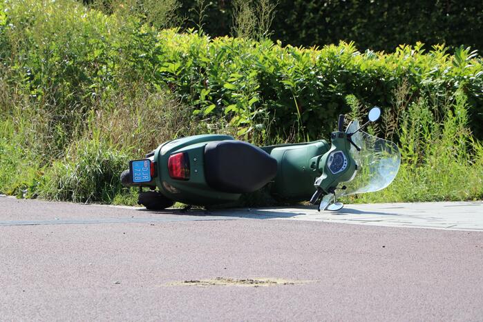 Scooterrijder geschept door auto