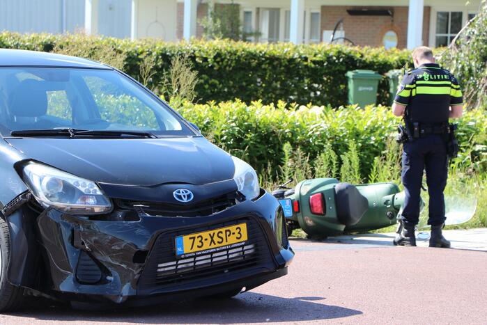 Scooterrijder geschept door auto