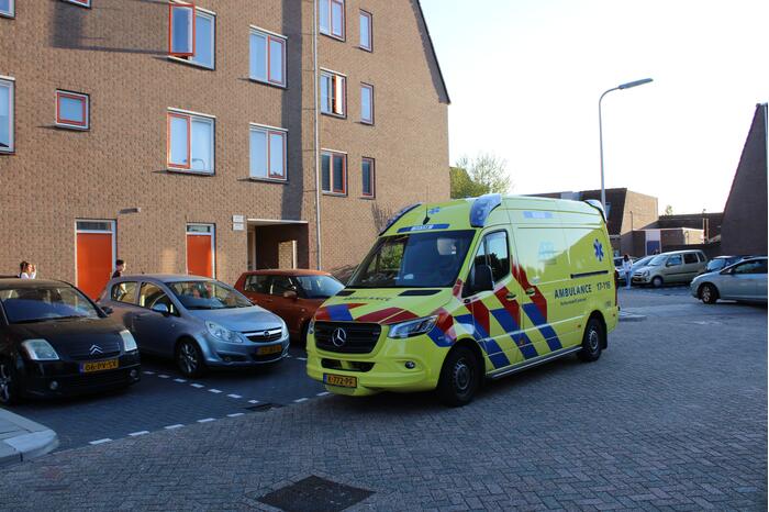 Persoon gewond bij mogelijk steekincident