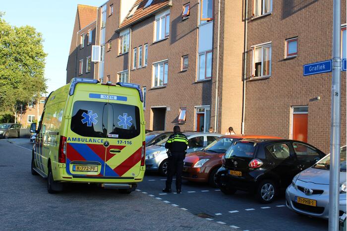 Persoon gewond bij mogelijk steekincident