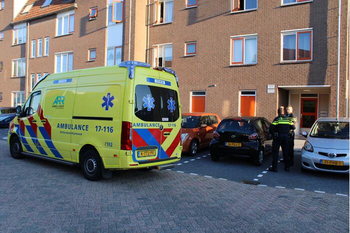 Persoon gewond bij mogelijk steekincident