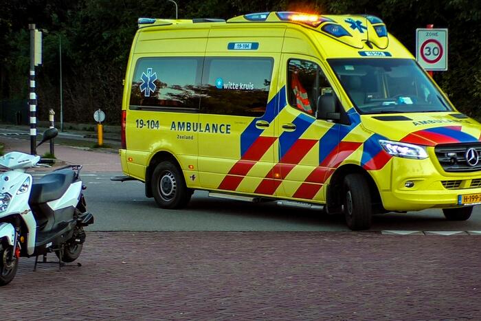 Scooterrijder gewond bij botsing met auto