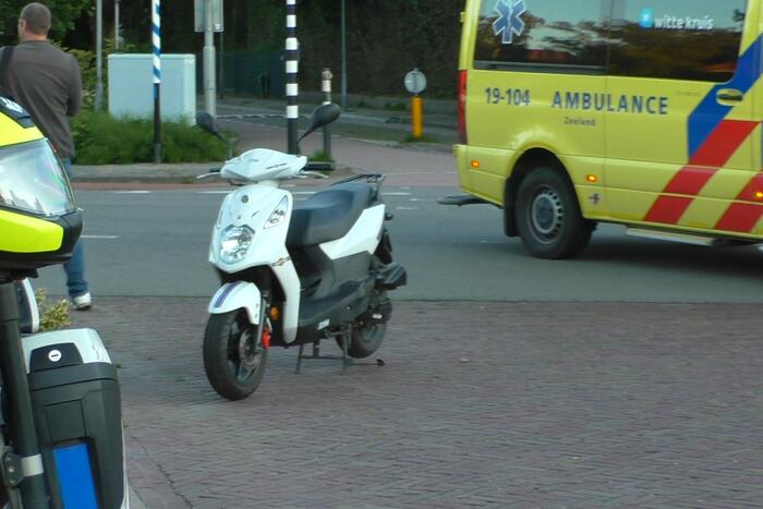 Scooterrijder gewond bij botsing met auto