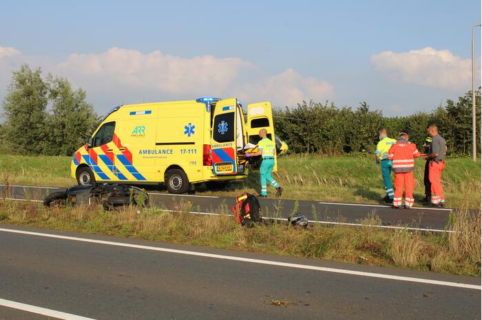 Bestuurder motorscooter gaat onderuit en raakt gewond