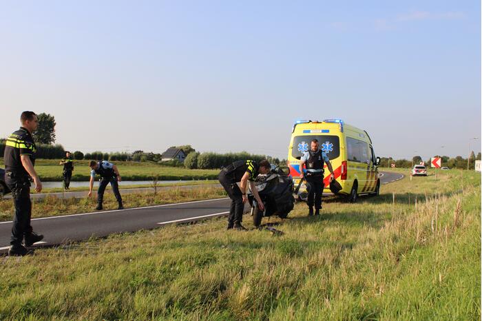 Bestuurder motorscooter gaat onderuit en raakt gewond