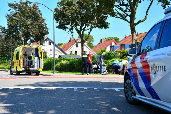 Jongen op scooter gewond bij aanrijding met auto