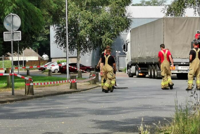 Straat afgezet na gaslucht uit riool