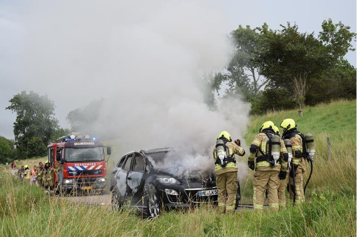 Veel rookontwikkeling door brand in personenauto