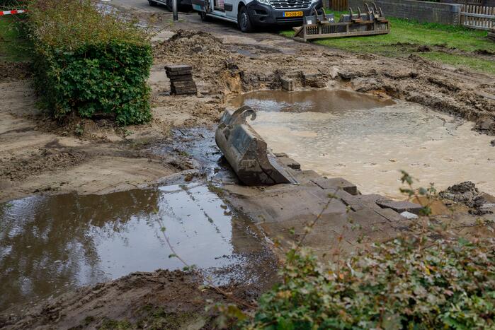 Sinkhole ontstaan bij waterleidingbreuk
