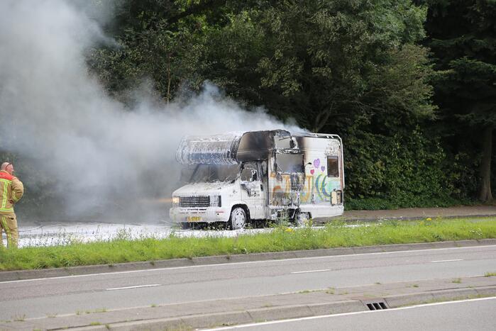 Camper volledig uitgebrand