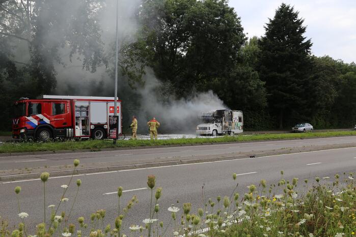 Camper volledig uitgebrand
