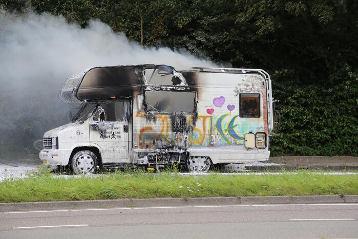 Camper volledig uitgebrand