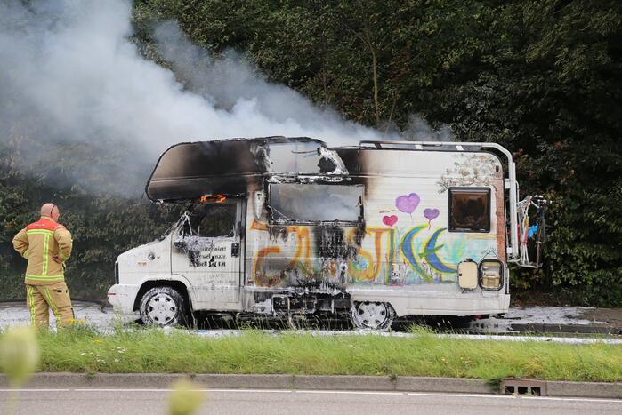 Camper volledig uitgebrand