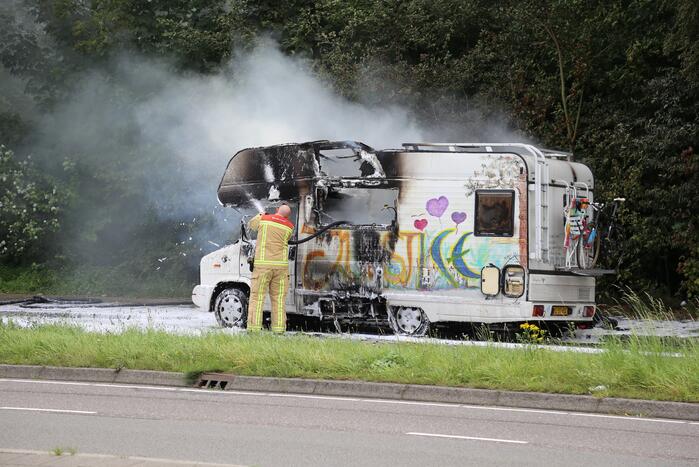 Camper volledig uitgebrand