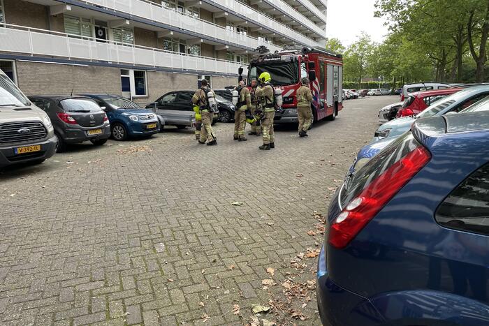 Rookpot zorgt voor enorme rookontwikkeling in flatgebouw