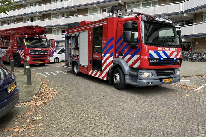 Rookpot zorgt voor enorme rookontwikkeling in flatgebouw